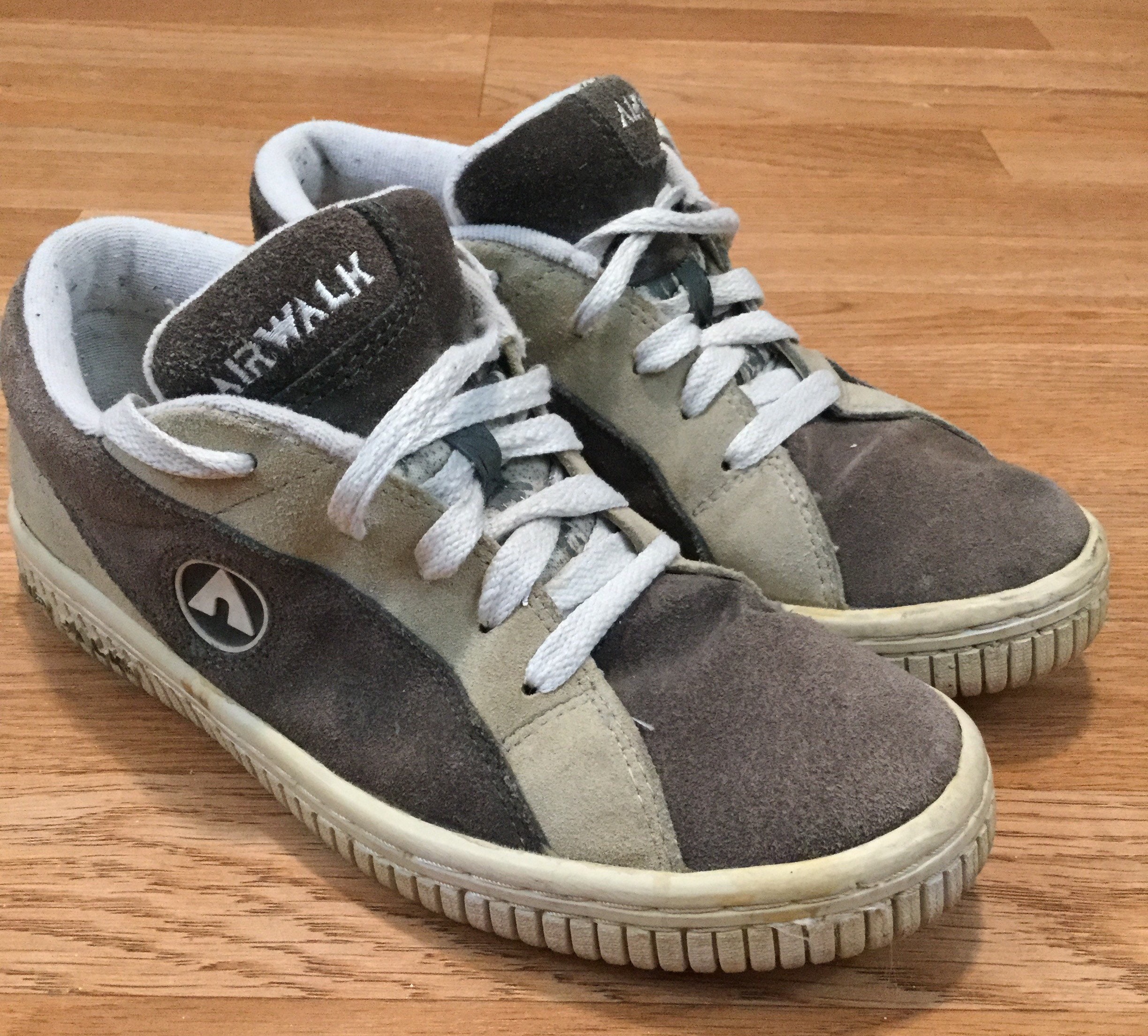 vintage airwalk sneakers