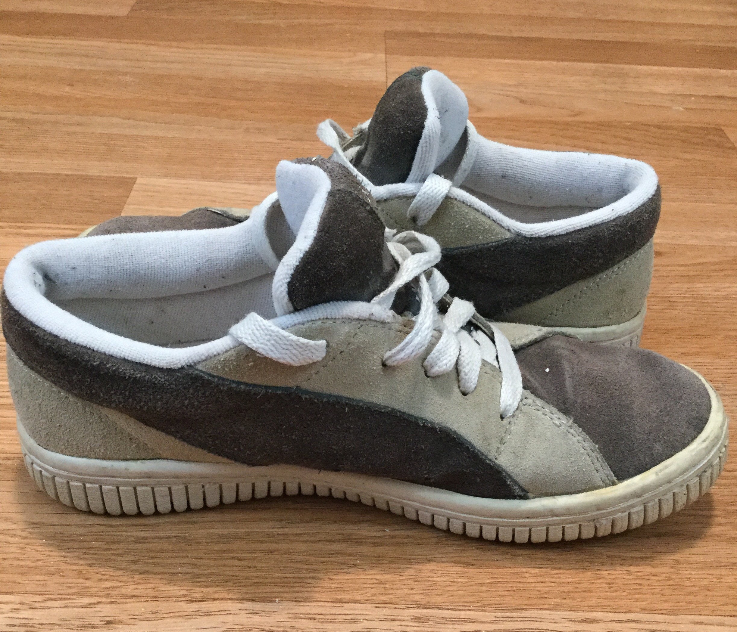 vintage airwalk sneakers