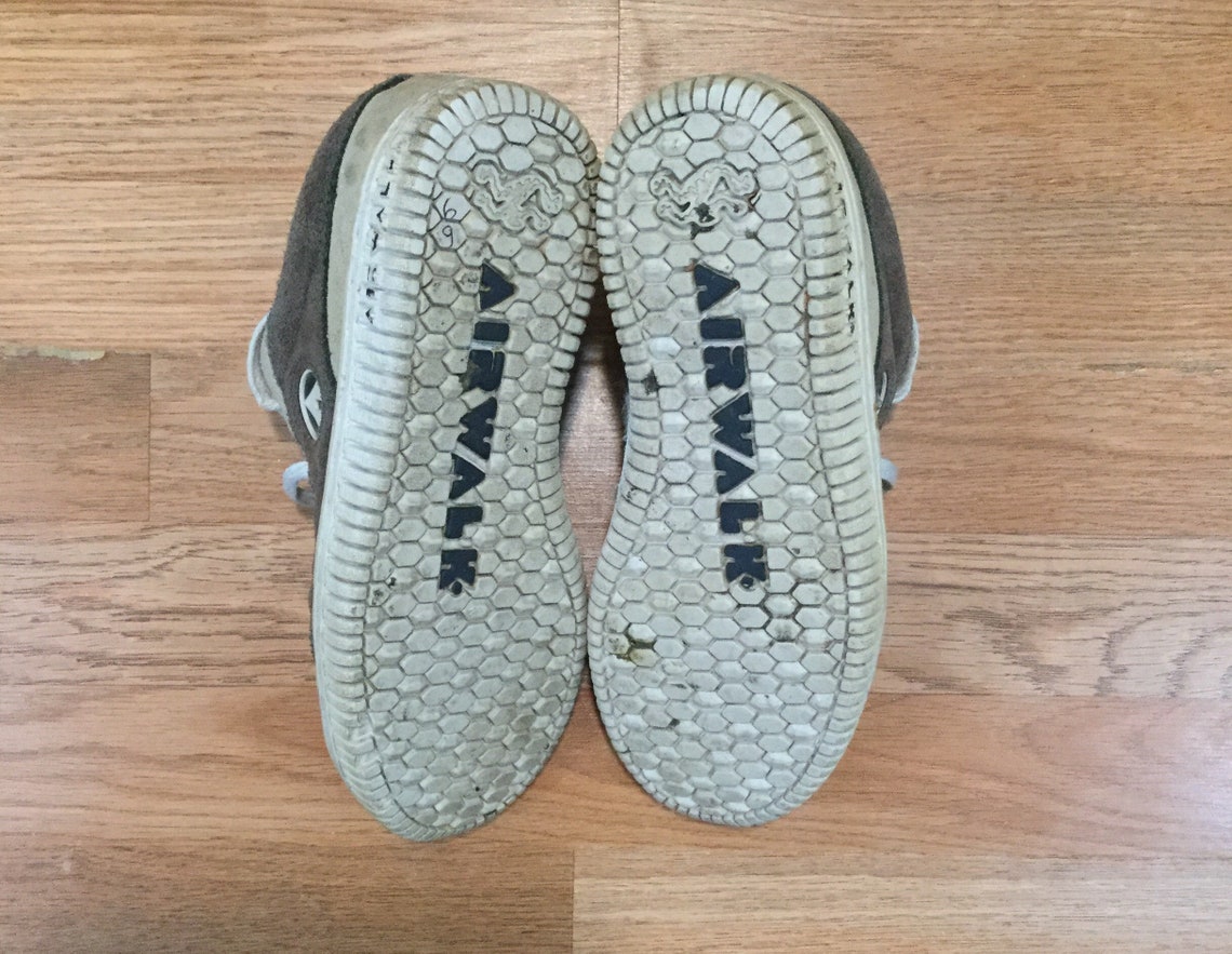 vintage airwalk sneakers