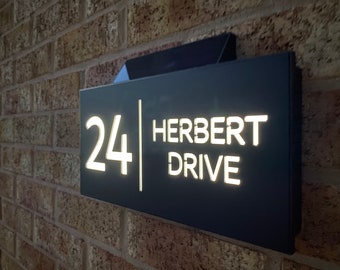 Letrero solar contemporáneo para casas: placa de dirección iluminada