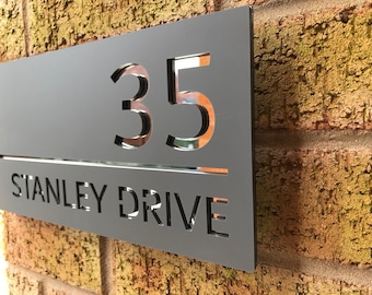 Modern Acrylic House Number Sign: Floating Design, Weather Resistant