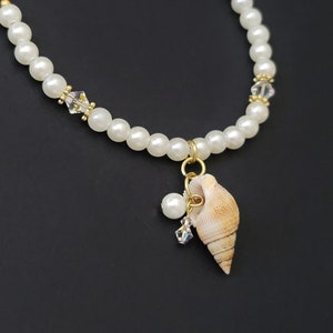 Conch Shell Pearl Crystal Beach Necklace Lightweight Ocean Jewelry, Elegant Pearl Natural Sea Shell Nautical Aquatic Jewelry