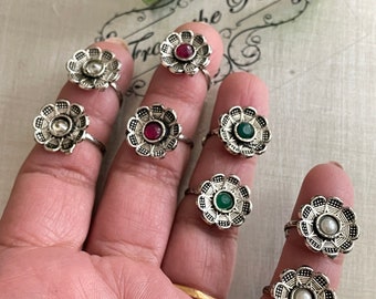 Flower design round/oxidized/antique silver look toe rings