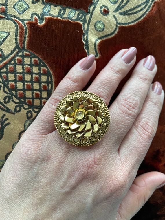 A ring made with square and round gold wire, on top of silver sheet metal  on Craiyon