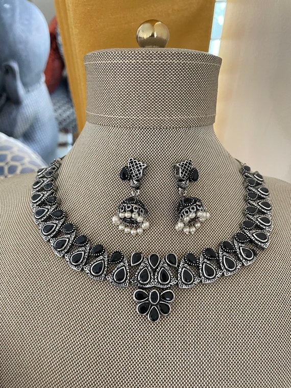 Black metal necklace set deals