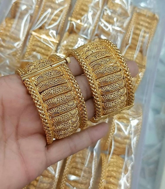 Wide gold bangles discount