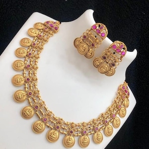 Ma Lakshmi kasu/Real kemp stone kasu gold necklace/antique gold kemp stones set/temple jewelry necklace set/South Indian style necklace set