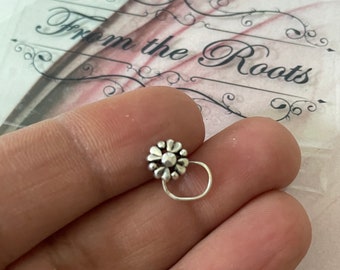 Silver Flower nosepin/nose stud in Pure silver/92.5 silver pierced nose/flower design nosepin in 92.5 silver for pierced nose