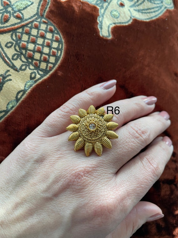 H&M Conscious Coral shaped rhinestone Gold Ring | Coral shape, Gold tone  ring, Womens jewelry rings