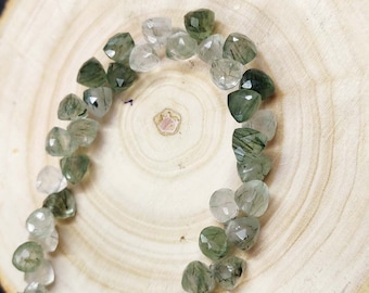 Quarzo rutile verde naturale sfaccettato trilione di forme Briolettes, dimensioni 6-7mm AAA Rutilated Quartz Triangle Perline 8 "