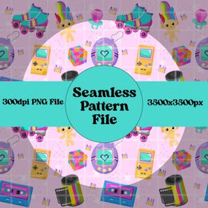 Puede incluir: Archivo de patrón sin costuras con iconos retro de los 90. Incluye patines, Tamagotchis, cubos de Rubik, consolas de juegos portátiles, muñecos troll y cintas de cassette. El fondo es de color púrpura claro con pequeños cuadrados amarillos. El texto dice "Seamless Pattern File".