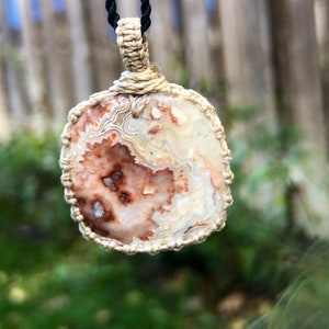 Crazy lace agate necklace, crazy lace agate pendant, laguna lace agate, agate jewelry, macrame necklace for men, macrame gemstone pendant