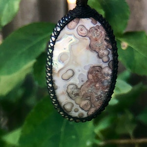 Crazy lace agate necklace, crazy lace agate pendant, laguna lace agate, agate jewelry, macrame necklace for men, macrame gemstone pendant