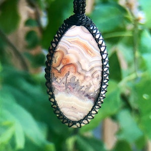 Crazy lace agate necklace, crazy lace agate pendant, laguna lace agate, agate jewelry, macrame necklace for men, macrame gemstone pendant