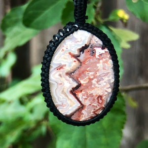 Crazy lace agate necklace, crazy lace agate pendant, laguna lace agate, agate jewelry, macrame necklace for men, macrame gemstone pendant