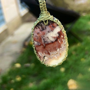 Crazy lace agate necklace, crazy lace agate pendant, laguna lace agate, agate jewelry, macrame necklace for men, macrame gemstone pendant