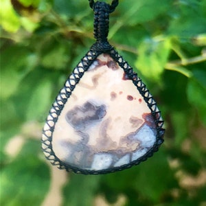 Crazy lace agate necklace, crazy lace agate pendant, laguna lace agate, agate jewelry, macrame necklace for men, macrame gemstone pendant
