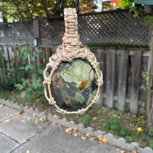 COLGANTE DE TURQUESA TIBETANA, collar de piedra sagrada, joyería de piedras preciosas de macramé, regalos curativos para ella, collar colgante de cristal bohemio para mujer