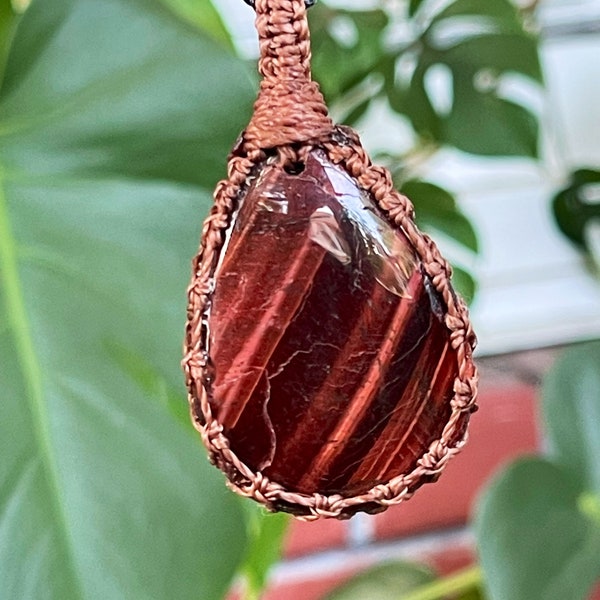 RED TIGERS EYE necklace, iron tiger eye pendant, red tiger eye pendant, macrame rock necklace  for men, macrame gemstone necklace, crystal