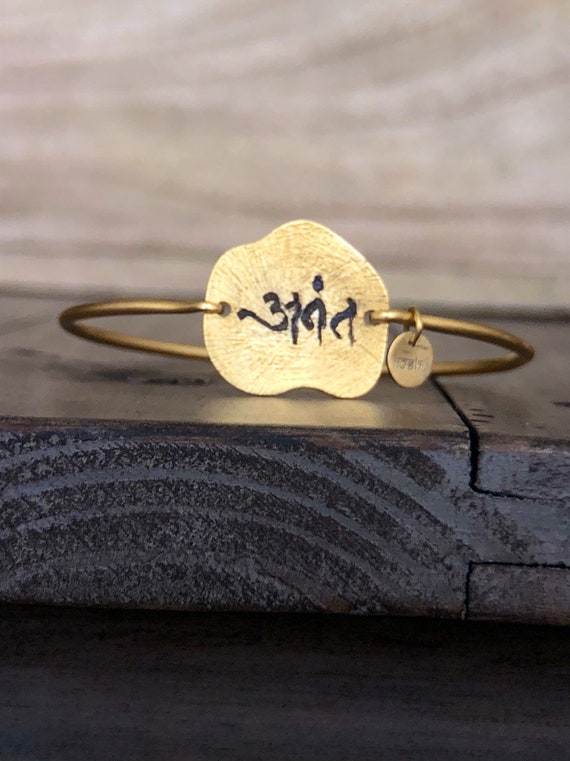 Ananta stones hotsell bracelets