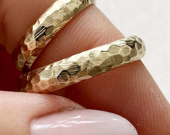 Wedding band in solid 14k gold, Unisex wedding ring, Hammered solid gold wedding ring, 4mm wide wedding ring, Unisex design wedding band