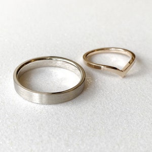Minimalist Modern Gold Wedding Bands - His and Hers Ring Set - Chevron wedding ring - Wave wedding ring