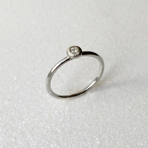 Bague de fiançailles minimaliste en or blanc 14 carats avec petit diamant, bague en or avec diamant véritable, bague de fiançailles délicate avec diamant naturel image 5