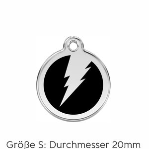 Peut inclure: Médaille pour chien en argent avec un cercle noir et un éclair blanc. La médaille a un diamètre de 20 mm.