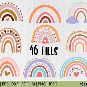 Può includere: Un set di 46 file digitali con vari design di arcobaleno con colori e motivi diversi. Gli arcobaleni sono decorati con cuori, spirali e foglie. Il testo "46 FILE" appare due volte nell'immagine.