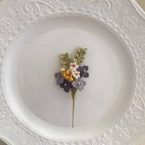 Handmade Crochet little Flower Brooch: Wedding flower boutonniere, Thank you gift, Handmade brooch. Mother’s Day Gift. Meaning gift