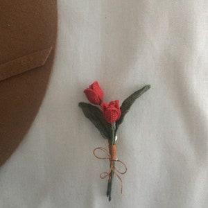 Crochet  red Tulip flowers  Brooch, Wedding flower boutonniere, Gift for mom, Thank you gift, Handmade flower, Handmade brooch