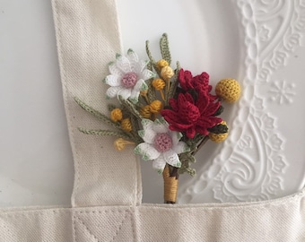 Broche fleurs indigènes au crochet, boutonnière de fleurs de mariage, cadeau de remerciement, broche faite main. Cadeau pour la fête des mères. Signification cadeau.
