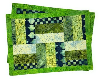 Patchwork-Quilt-Tisch-Set #2: grünes Set aus 2 Stück aus Bali-Batik, 15x19 Zoll, 38x48 cm