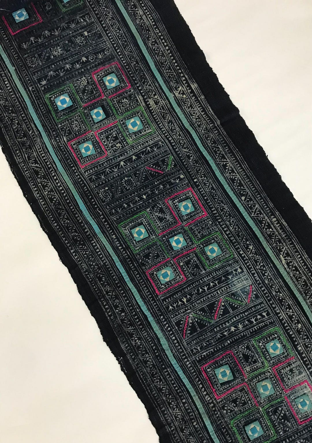 Hmong Rug Hmong Vintage Textiles | Antique Cloth, Hmong Hill Tribe Pattern ...