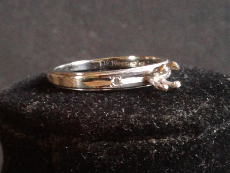 14k white gold Solitaire style Keepsake ring