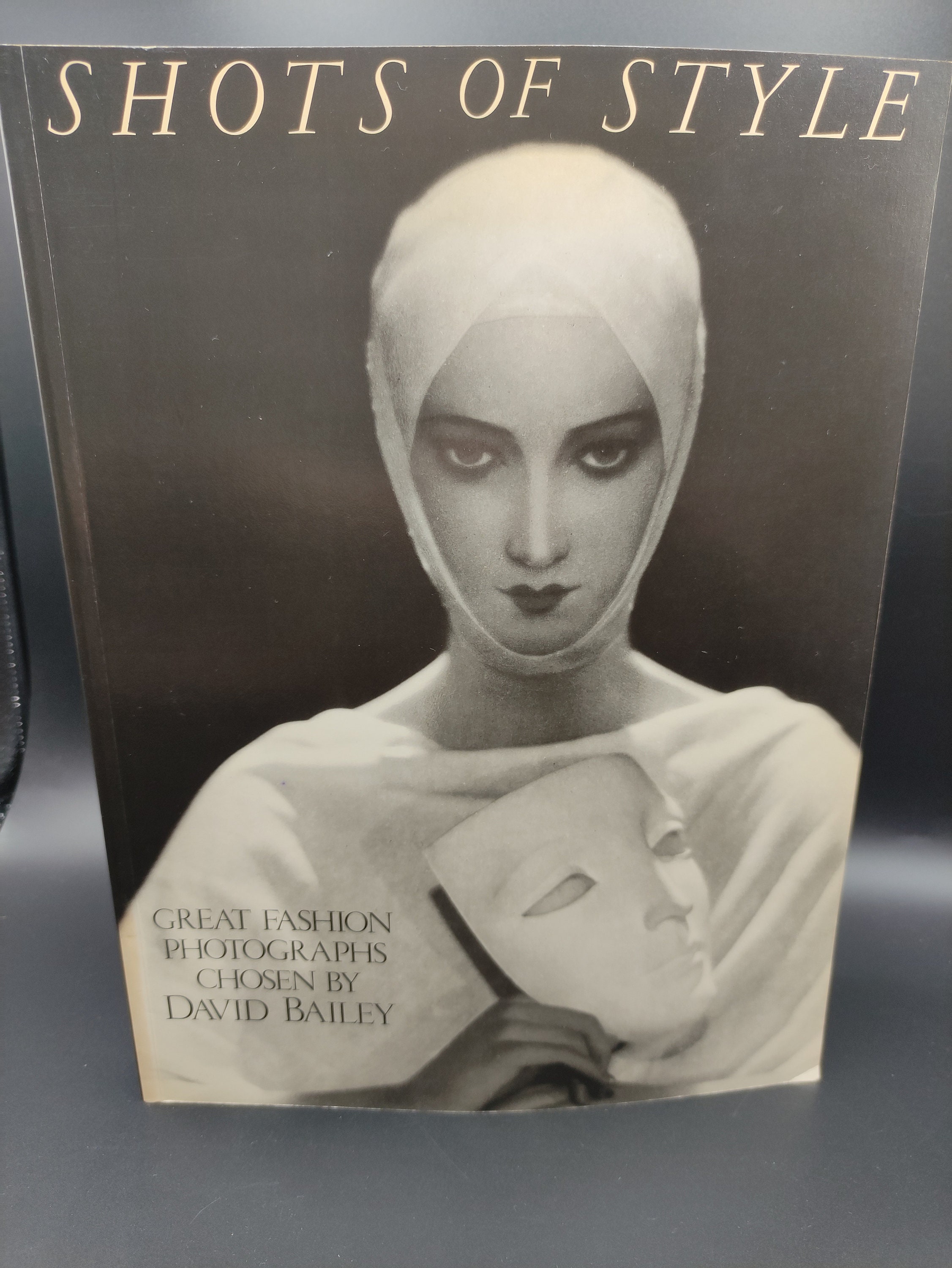 SHOTS OF STYLE／by David Bailey SHOTS OF STYLE – David Bailey, V&A Museum 1986 Buch