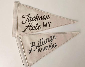 American Vintage Pennant Flag – Custom Location Gift – Unique Travel Keepsake – Housewarming or Wedding Gift