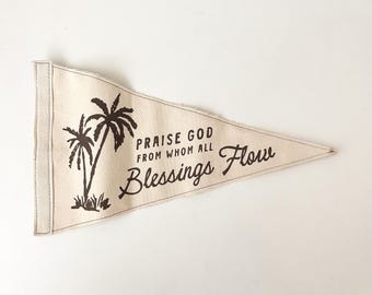 Praise God Pennant Flag – Coastal Christian Wall Decor, Palm Tree Canvas Banner