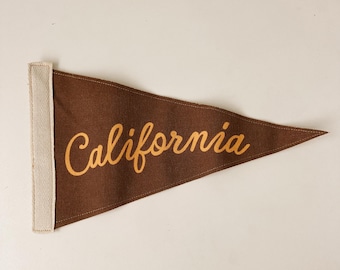 California Pennant Flag – Vintage Style Brown Canvas Wall Decor