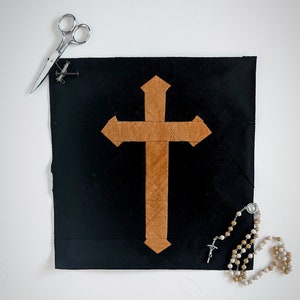 The Crucifix Foundation Paper piecing quilt pattern, cross fpp pattern, Dracula quilt