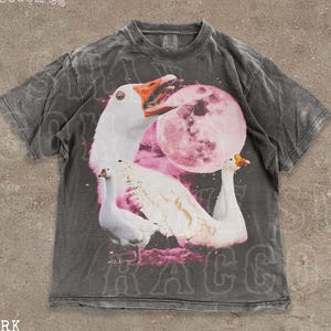 Camiseta Mystical Goose com estampa de meme engraçada para homens e mulheres, camiseta retrô Space Duck, camiseta com estampa de fases da lua celestial, camiseta vintage para amantes de animais