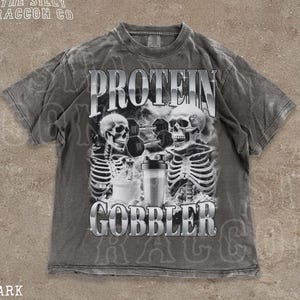 Gymshirt Skull | Protein Gobbler-T-shirt | Gewichthefkleding | Ironisch skelet fitness-T-shirt | Bodybuildingcadeau | Workoutshirt donkere humor