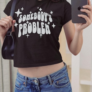 Y2K Crop Top Somebody&#39;s Problem Vintage Font T-Shirt - Retro 90s Graphic Tee - Stars Groovy Print - Vintage Aesthetic Graphic Tee