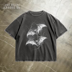 Vintage Bat T-shirt Gothic Dark Aesthetic Shirt for Women Men Unisex Spooky Halloween Gift Nocturnal Animal Tee Forest Bat Oversized Top