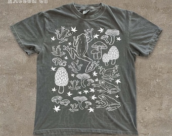 Cottagecore Frog and Mushroom Shirt, Vintage Goblincore Tee for Men Women, Witchy Dark Academia Clothing, Woodland Nature Top