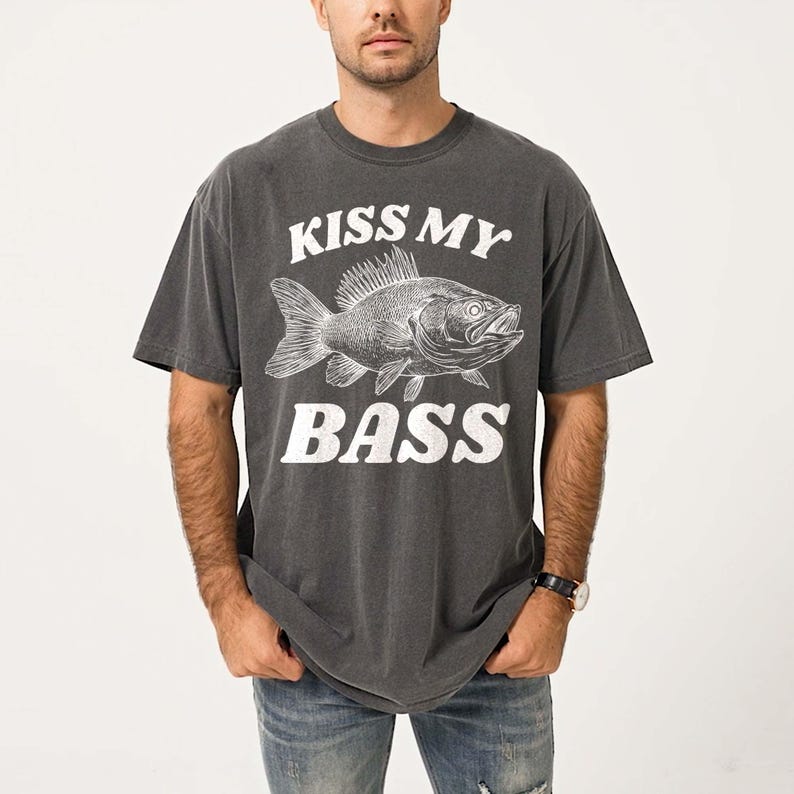 a man wearing a t - shirt that says kiss my bass
