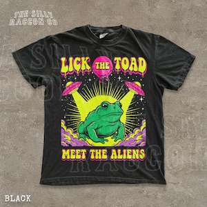 Psychedelic Frog Comfort Colors® Shirt, Lick The Toad Tee, Retro UFO Alien Graphic Tee, Vintage Trippy Stoner Shirt, Rave Party Gift