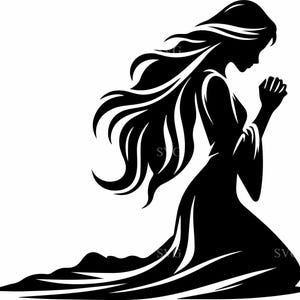 Puede incluir: Silueta negra de una persona arrodillada en oración. La figura lleva un vestido largo con mangas fluidas y cabello largo y ondulado. Las manos están juntas frente a ella y la cabeza inclinada en un gesto de reverencia.