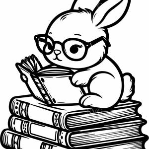 Puede incluir: Ilustración en blanco y negro de un conejo de dibujos animados con gafas, leyendo un libro. El conejo está sentado sobre una pila de tres libros. Imagen sencilla, ideal para varios proyectos.