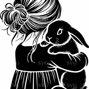 Ragazza che tiene in braccio un coniglio SVG 4 Cut File / Design di silhouette commovente / Arte di compagnia di bambini e conigli